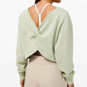 NWOT Lululemon Twist Back to Front Pullover Green Fern Size 6